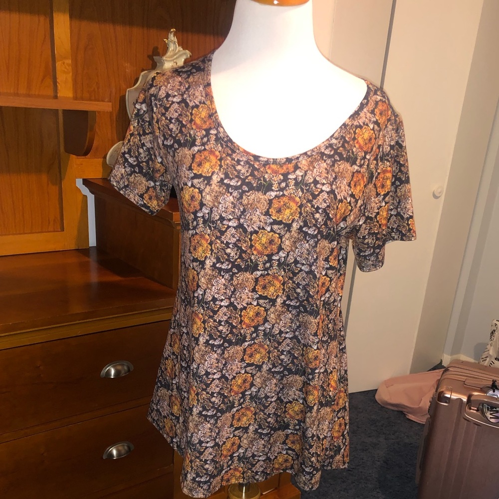 LuLaRoe Classic T size Small